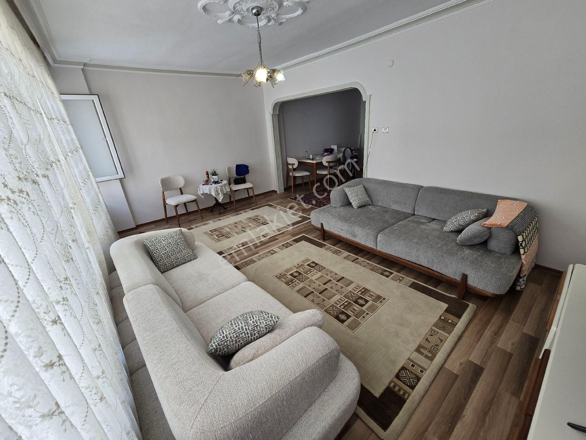 Uskudar Merkezde Eşyalı 3+1 Kiralık Daire