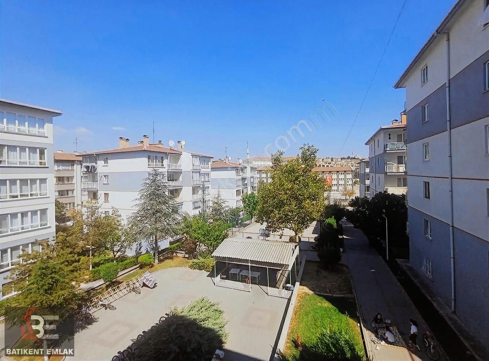 Batıkent Emlak'tan Kentkoop Mah. Ara Kat Kiralık Daire
