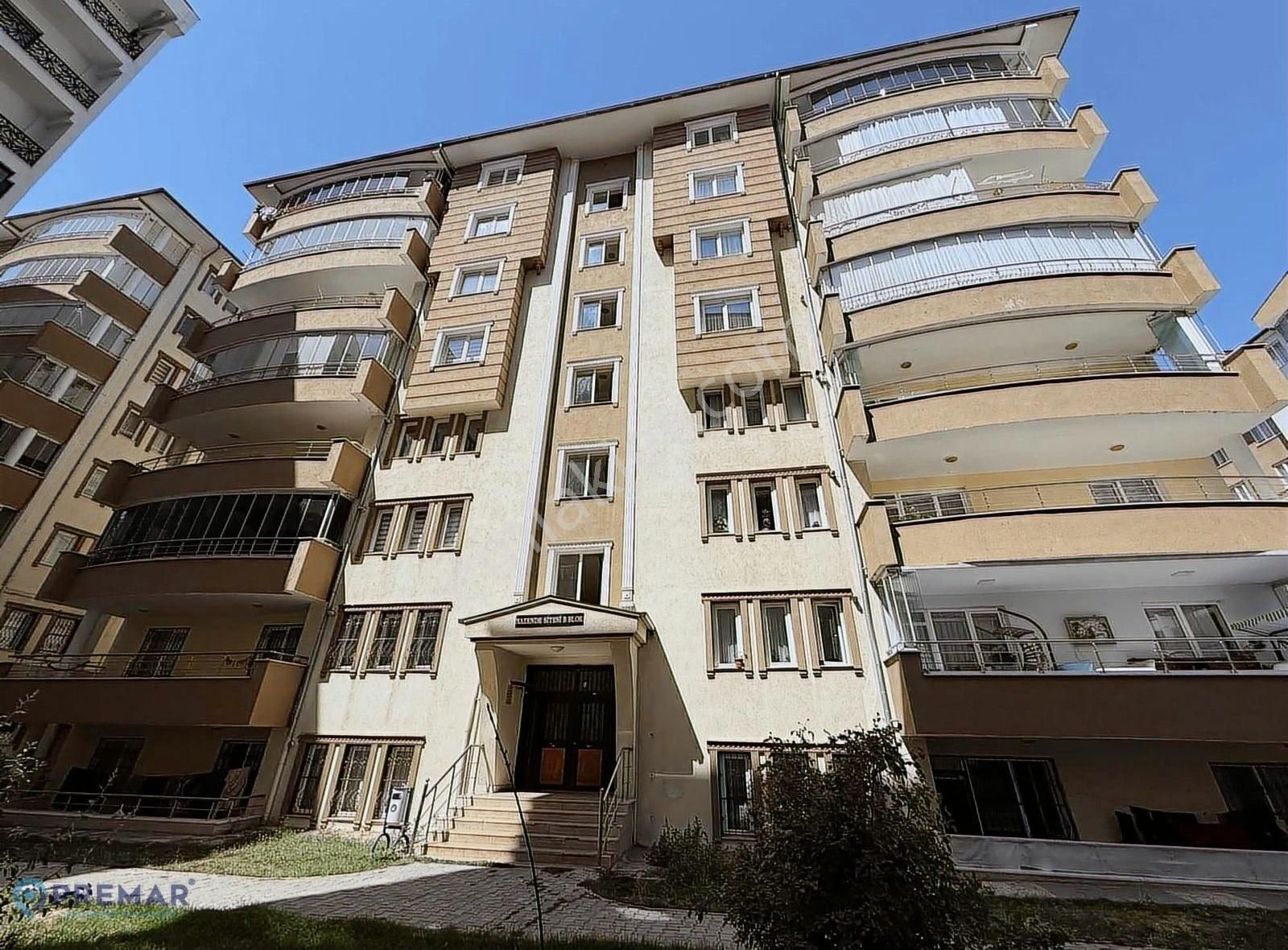 Premar'dan Suvaroğlu Cad. Kiralık 4+1 Daire Ara Kat