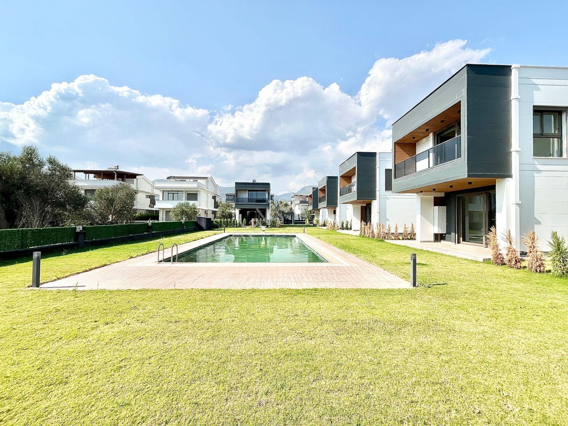 Yükselden Tahtakuşlar'da Lux Tasarım Havuzlu Kaçmaz Fırsat Villa