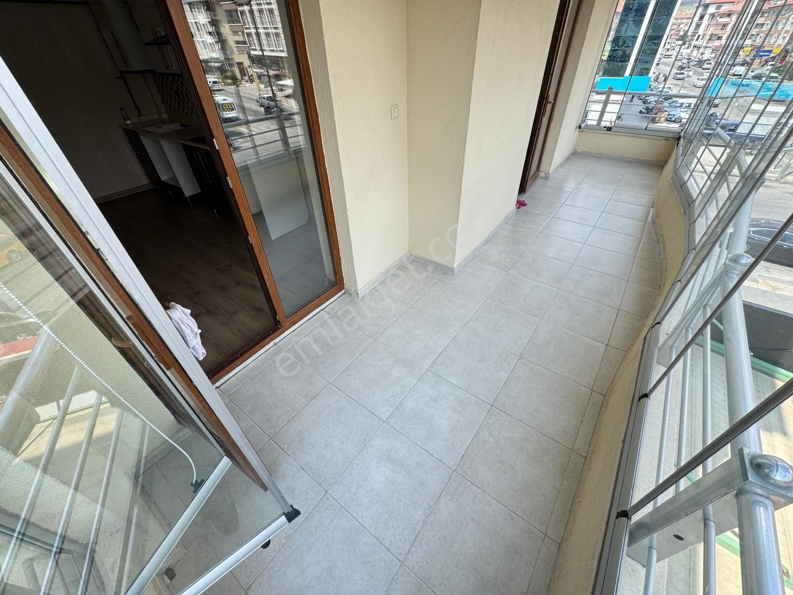 Esertepe Çambaşı Caddesi Üzerinde Manzaralı Harika Daire - Görsel 4