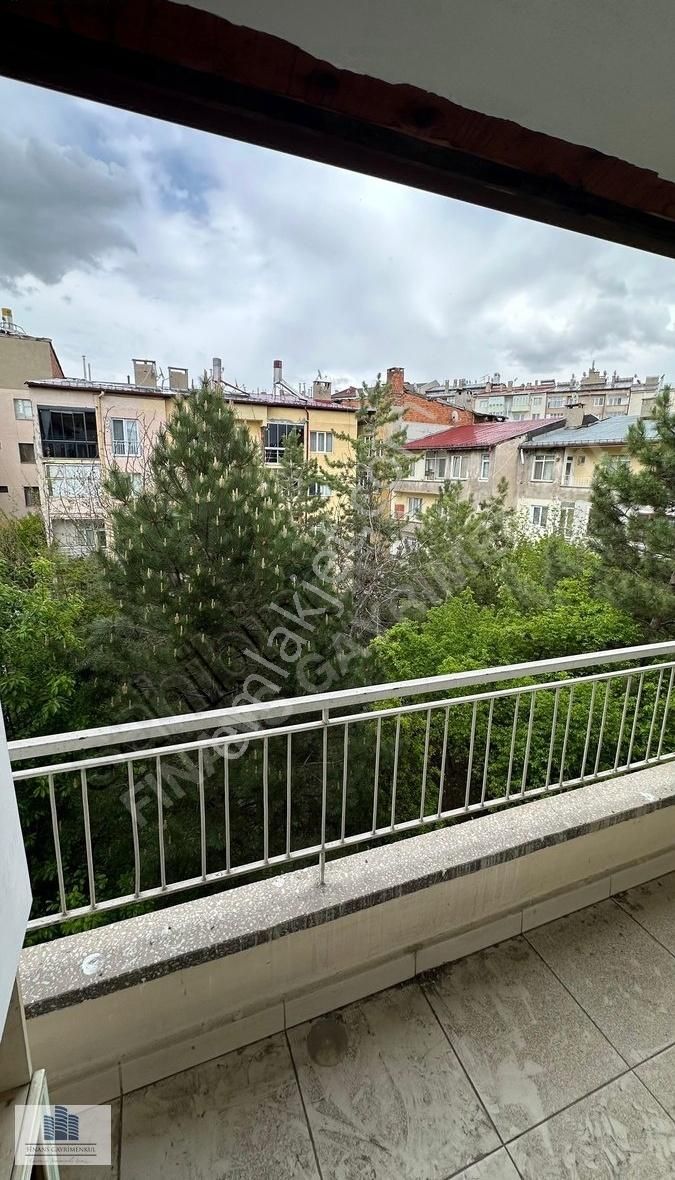 Finans Gayrimenkul'den Çarşı Merkezinde Satılık 4+1 Daire