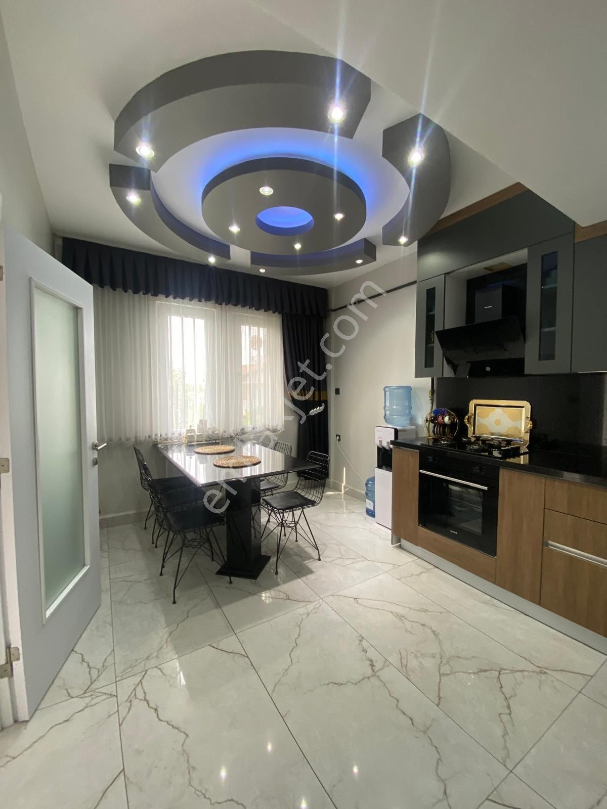 Celaliye Merkez'de Satılık Ultra Lüx 4 Katlı Bina - Görsel 9