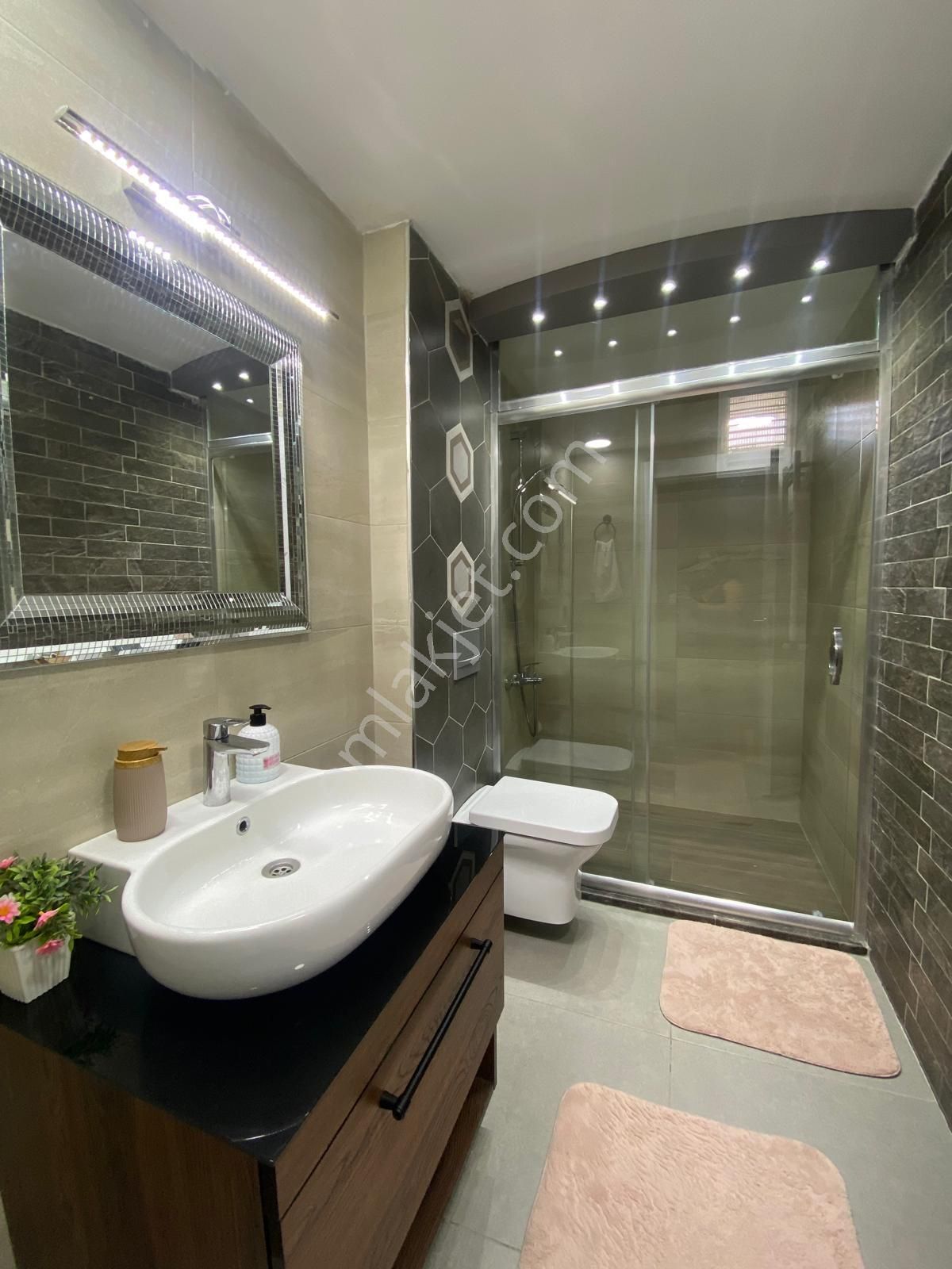 Celaliye Merkez'de Satılık Ultra Lüx 4 Katlı Bina - Görsel 15