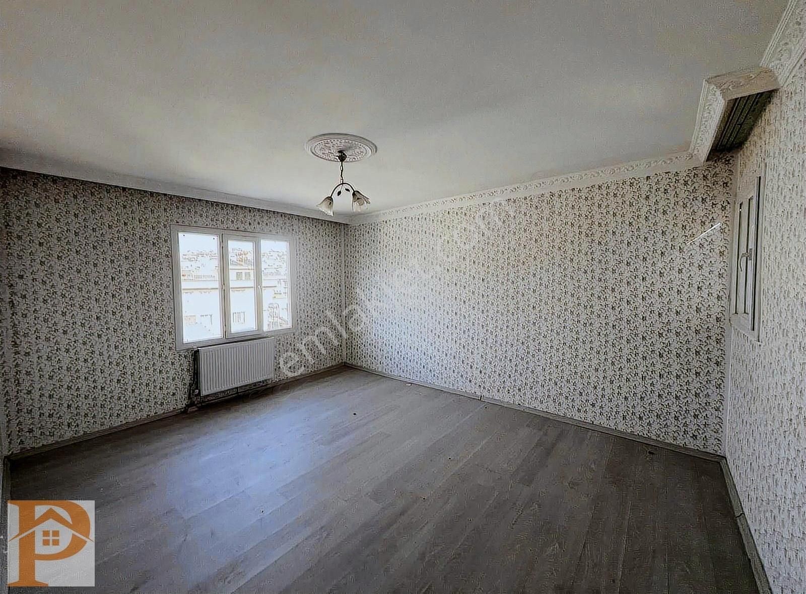 Beyazlar Mahallesi Geniş Teraslı Satılık 2+1 Daire