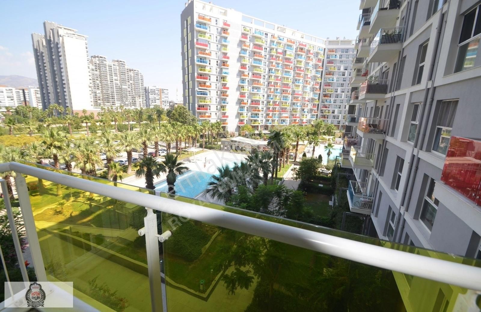 Soyak Optımus'ta Kiralık Boyalı Çift Havuz Manzaralı 1+1 Daire