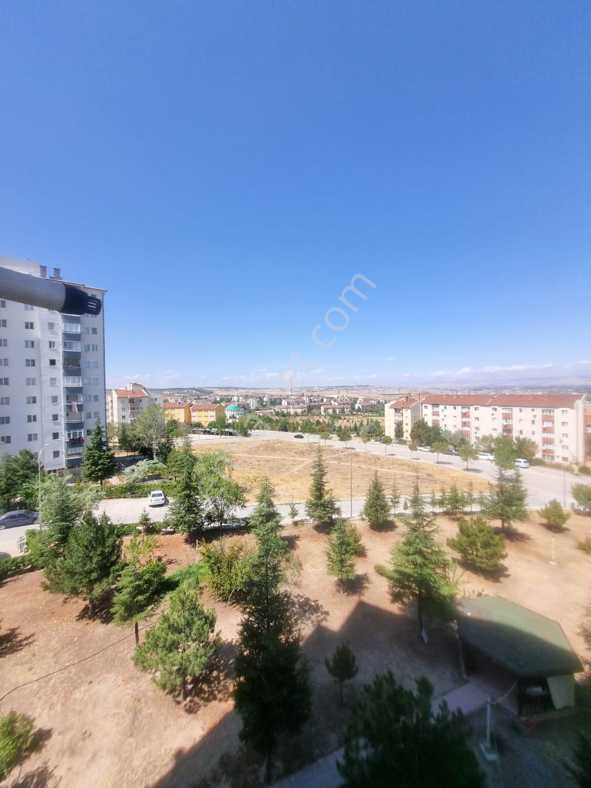 Ergon Emlaktan 75. Yıl Mahallesinde 3+1 Bahçeli Geniş Satılık Daire