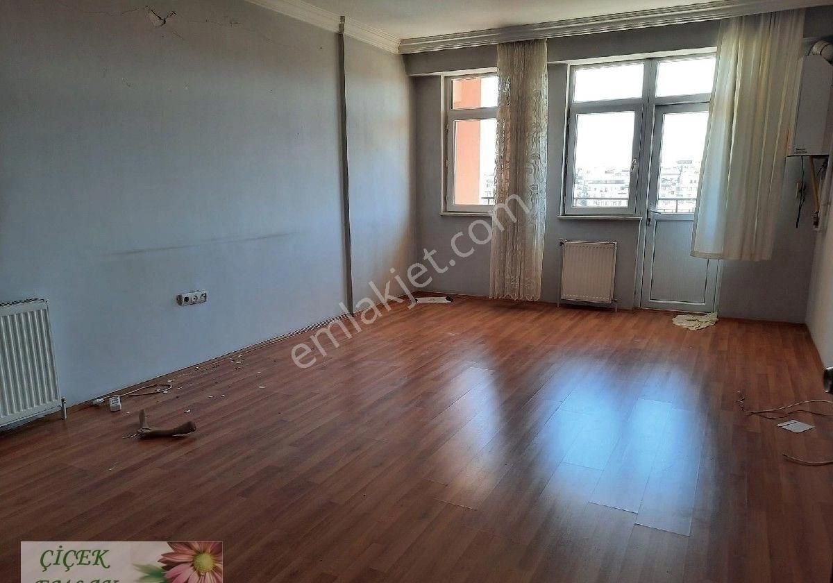 Çiçek Emlak'tan Emek'te Katta Kombili Kiralık Daire