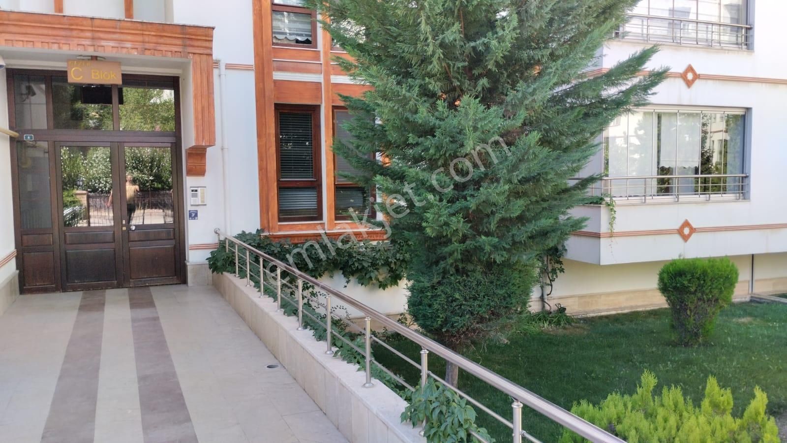 Satılık Gezer Sitesinde 1.kat Lüx Daire