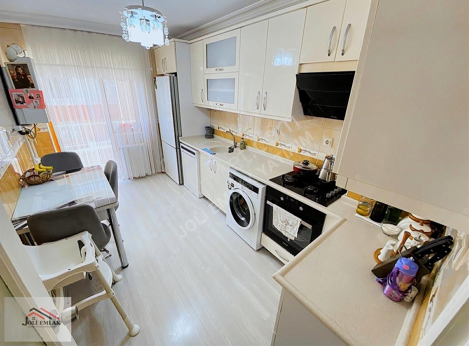 Joli'den Yayla Mahallesinde Ful Yapılı Kat Konumunda 2+1 Satılık