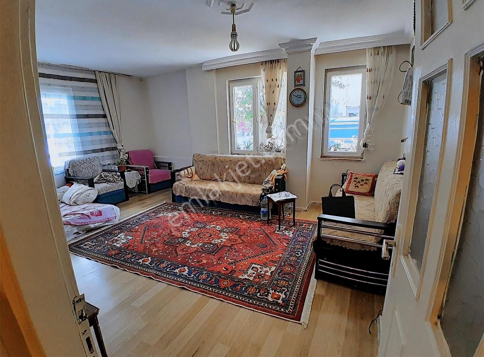 Tranvaya Adım Mesafede Acil Satılık Giriş Daire