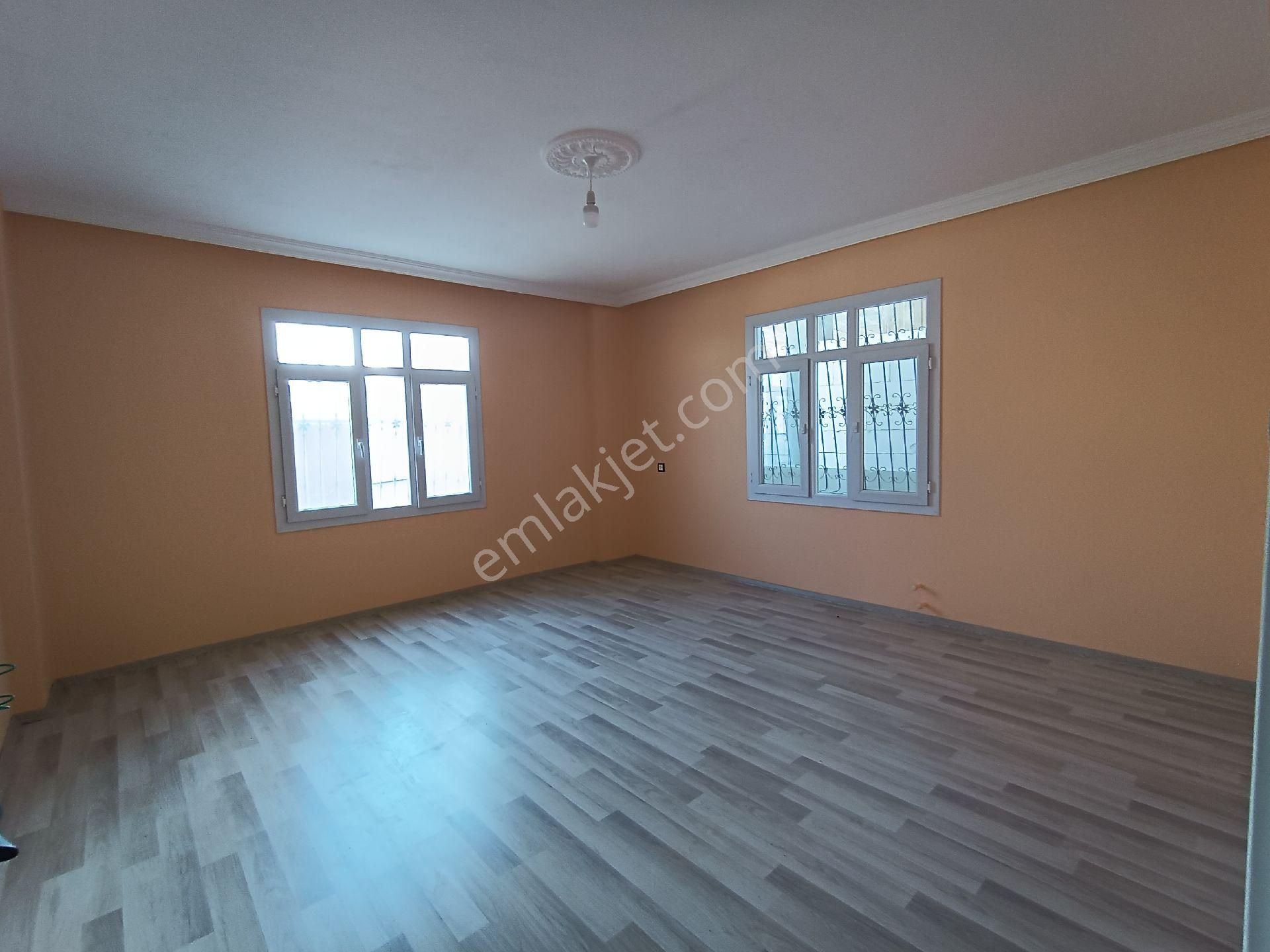 Güzelevler Mahallesi İki Katlı Yeni Yapı Köşebaşı Müstakil Ev - Görsel 13