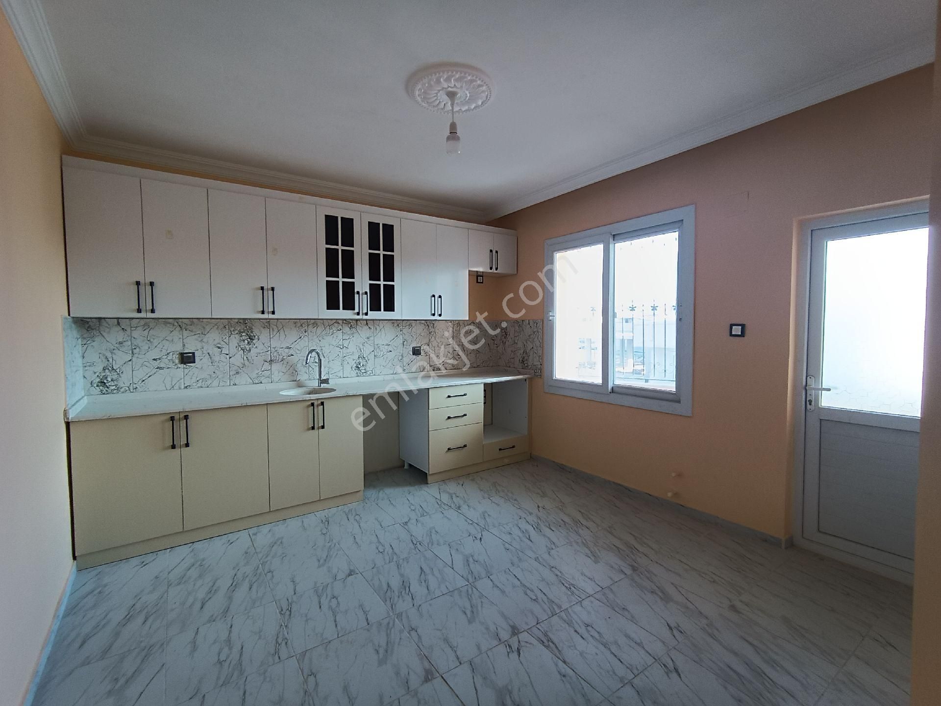 Güzelevler Mahallesi İki Katlı Yeni Yapı Köşebaşı Müstakil Ev - Görsel 7