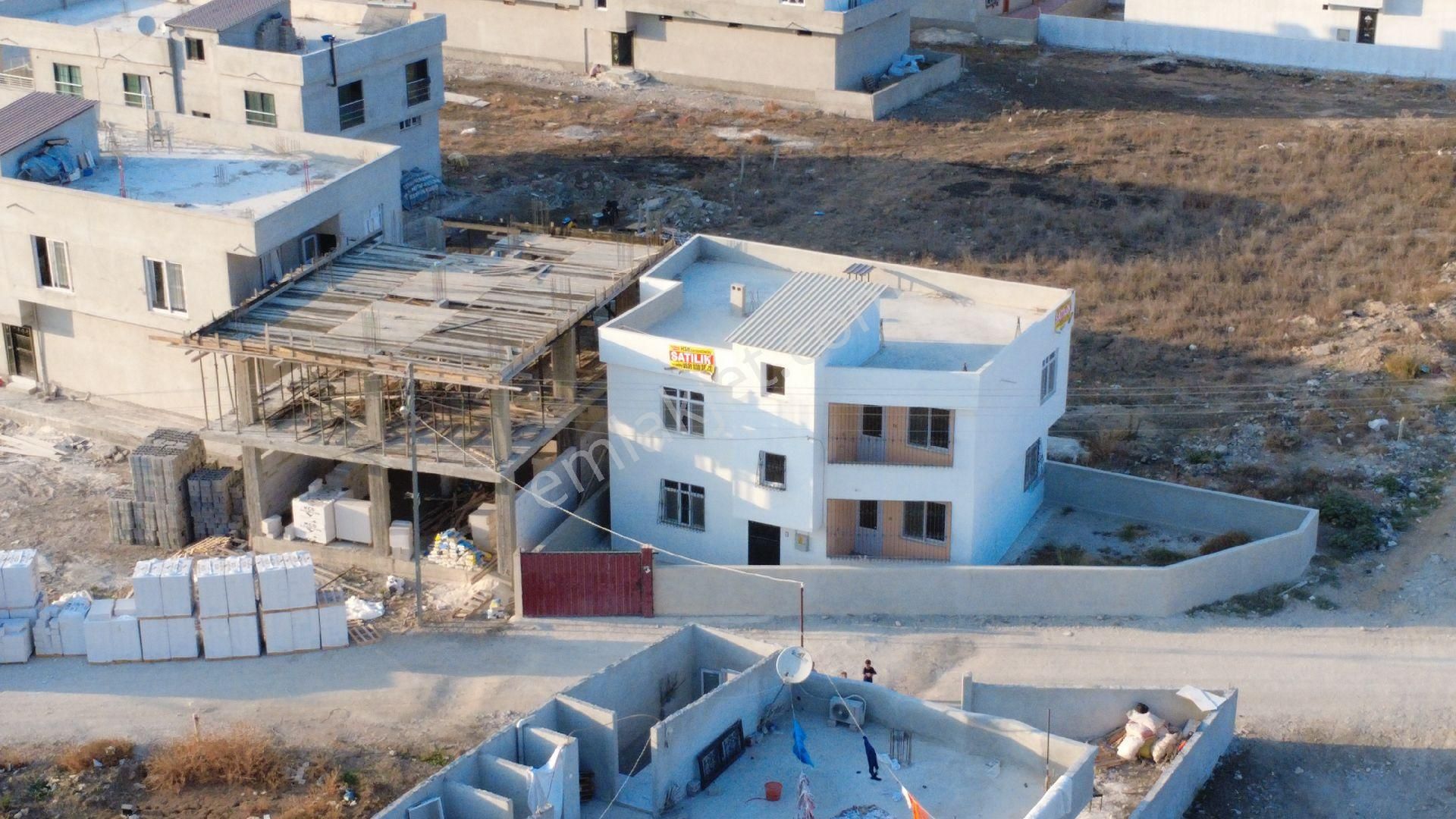 Güzelevler Mahallesi İki Katlı Yeni Yapı Köşebaşı Müstakil Ev - Görsel 2