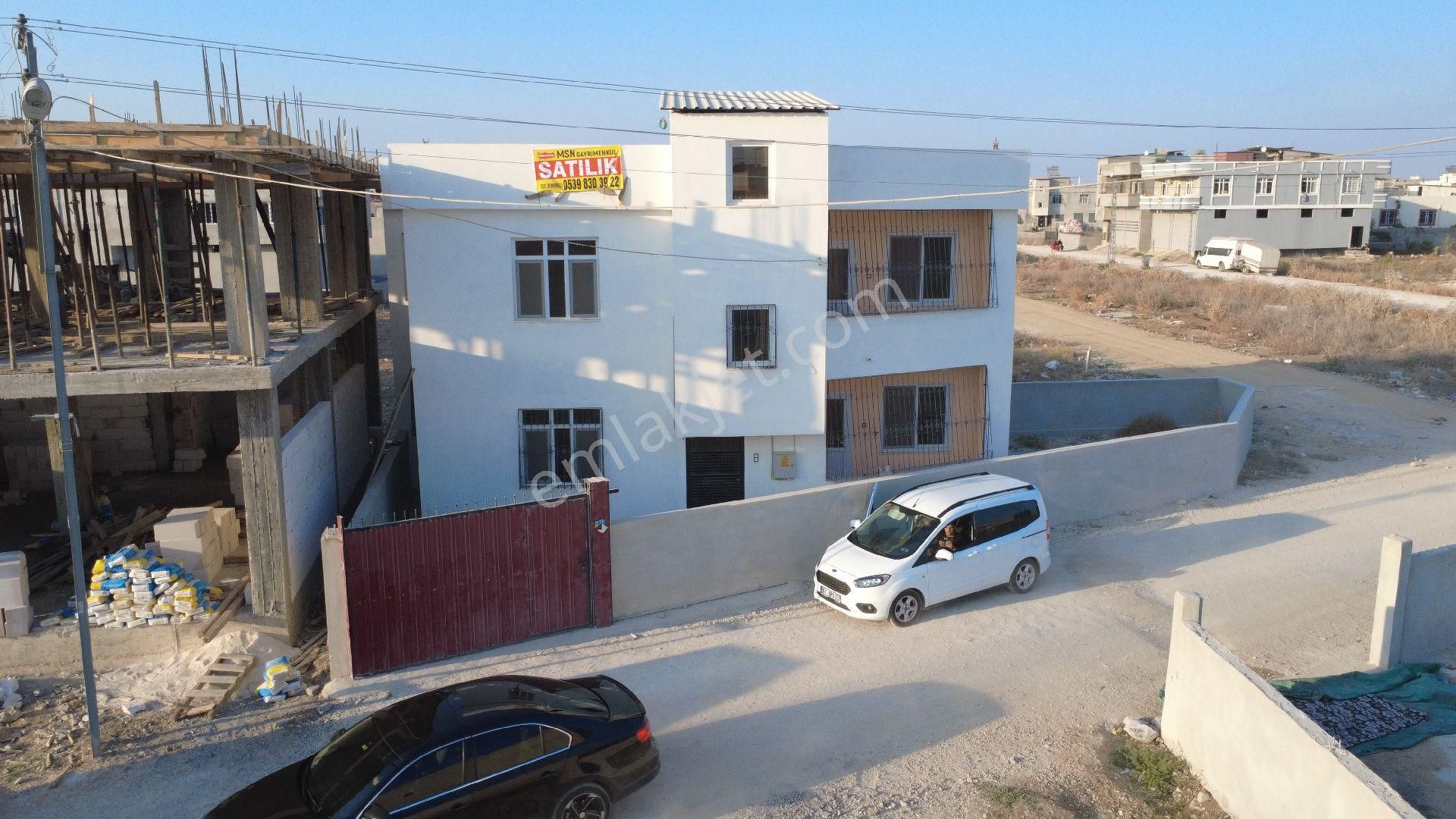 Güzelevler Mahallesi İki Katlı Yeni Yapı Köşebaşı Müstakil Ev