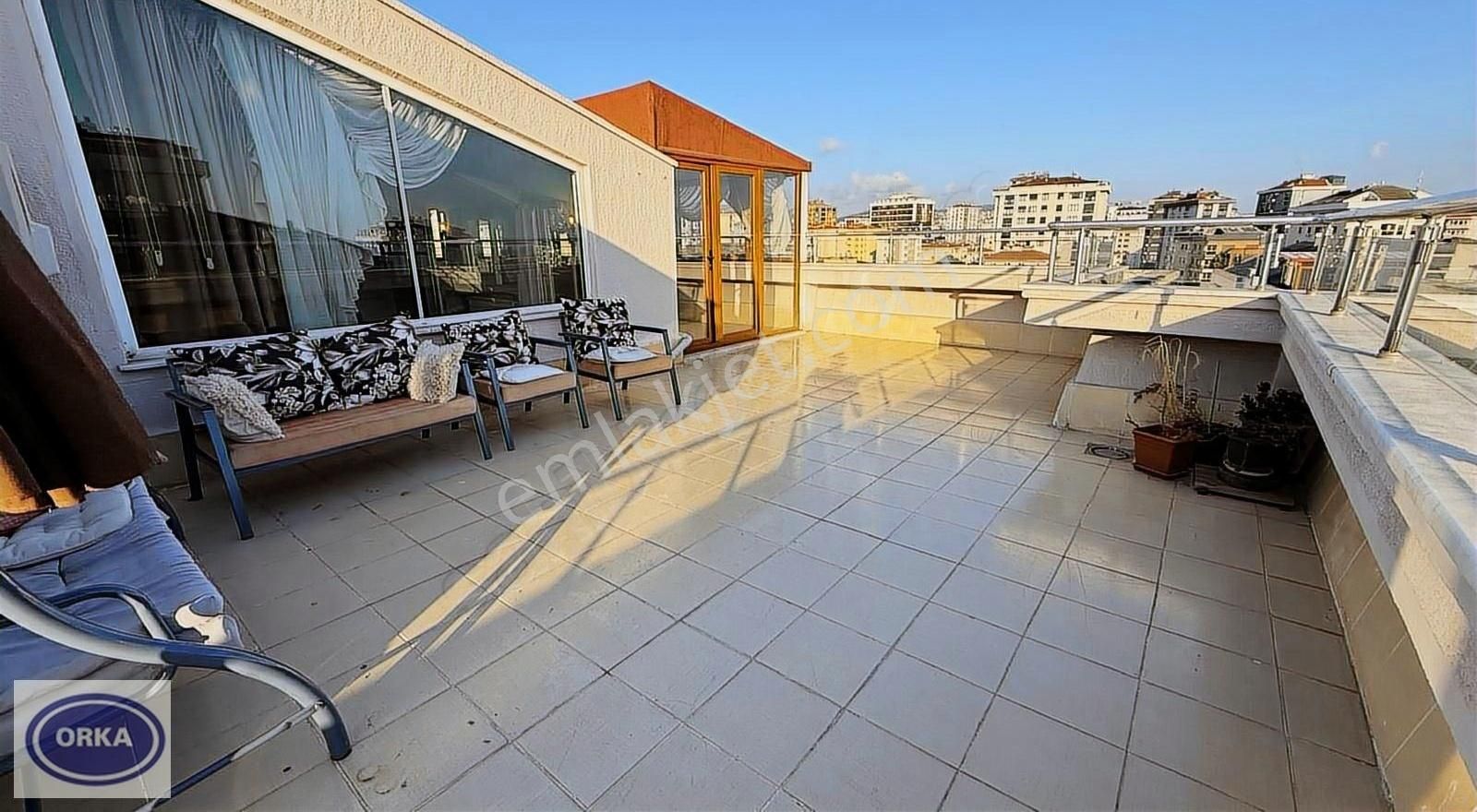 Kozyatağı Minibüse Yakın 350m²net Teraslı Deniz Manzaralı Daire