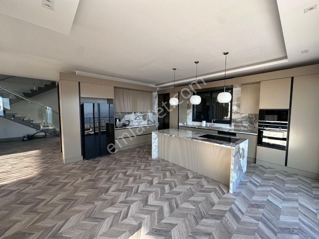 Alanya Tepe Mah.deniz Kale Manzaralı Havuzlu Asansörlü Ultra Lüks Villa - Görsel 19