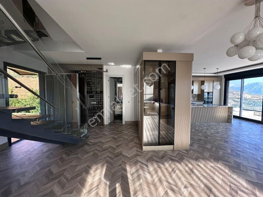 Alanya Tepe Mah.deniz Kale Manzaralı Havuzlu Asansörlü Ultra Lüks Villa - Görsel 14