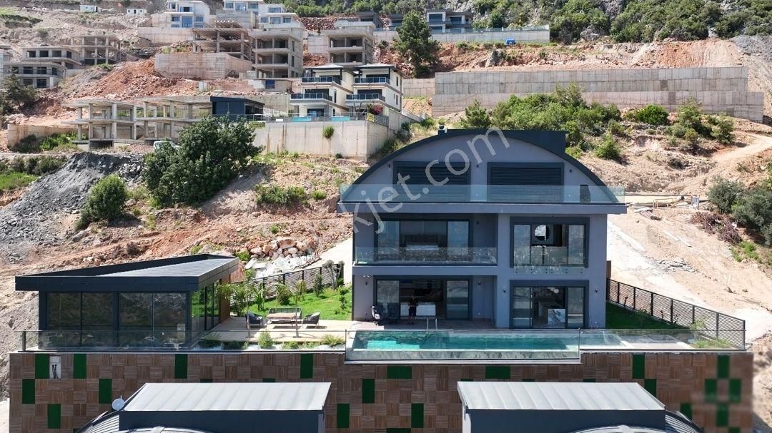 Alanya Tepe Mah.deniz Kale Manzaralı Havuzlu Asansörlü Ultra Lüks Villa - Görsel 4