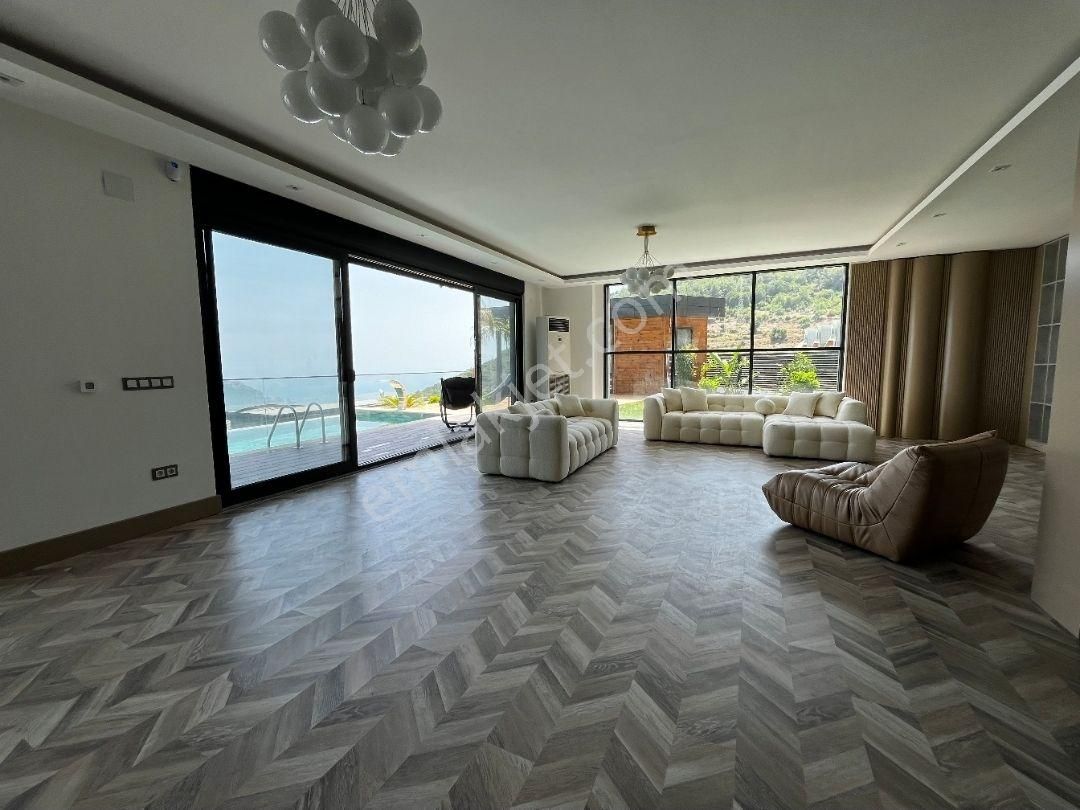 Alanya Tepe Mah.deniz Kale Manzaralı Havuzlu Asansörlü Ultra Lüks Villa - Görsel 18