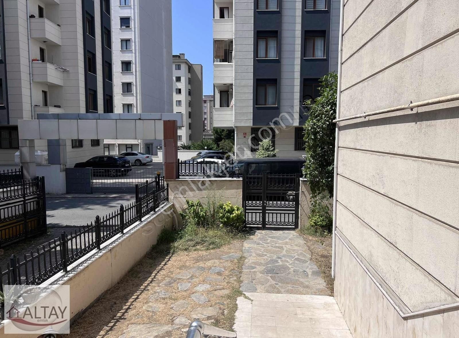 Küçükbakkalköy Ma. Şerifali Cad Pulihome 2+1 80 M2 3 Kat