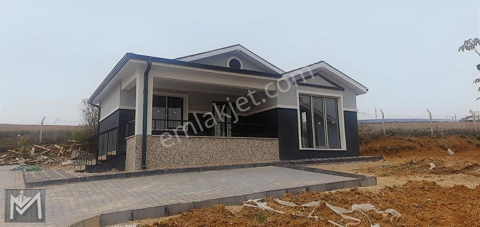 Asfalt Yola Cephe 1+1 Ve 2+1 Betonarme 400m² Bahçeli Evler!