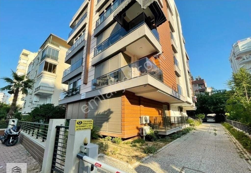 Yeşilbahçe'de 1+1 Yatırımlık Lüx Giriş Katı