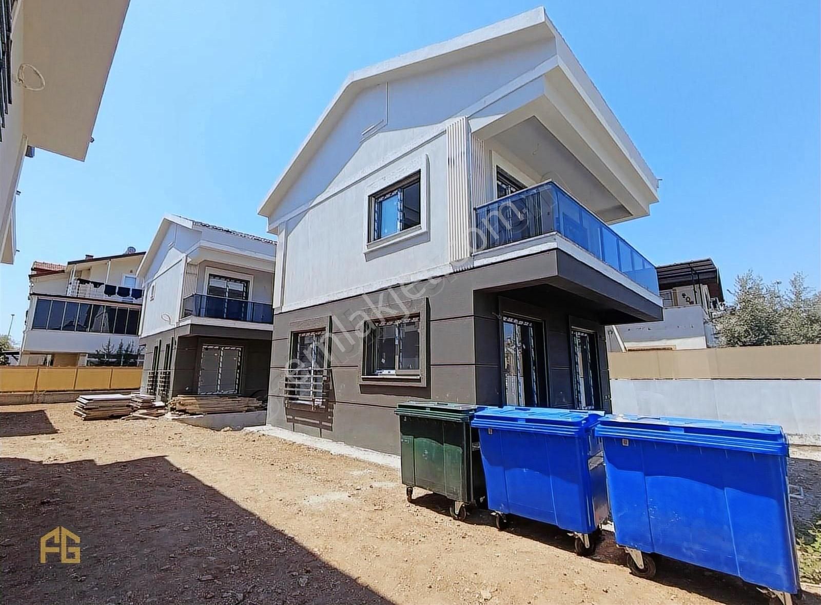 Fethiye' De Denize 2 Km Müstakil Havuzlu Yeni Yapı Villa