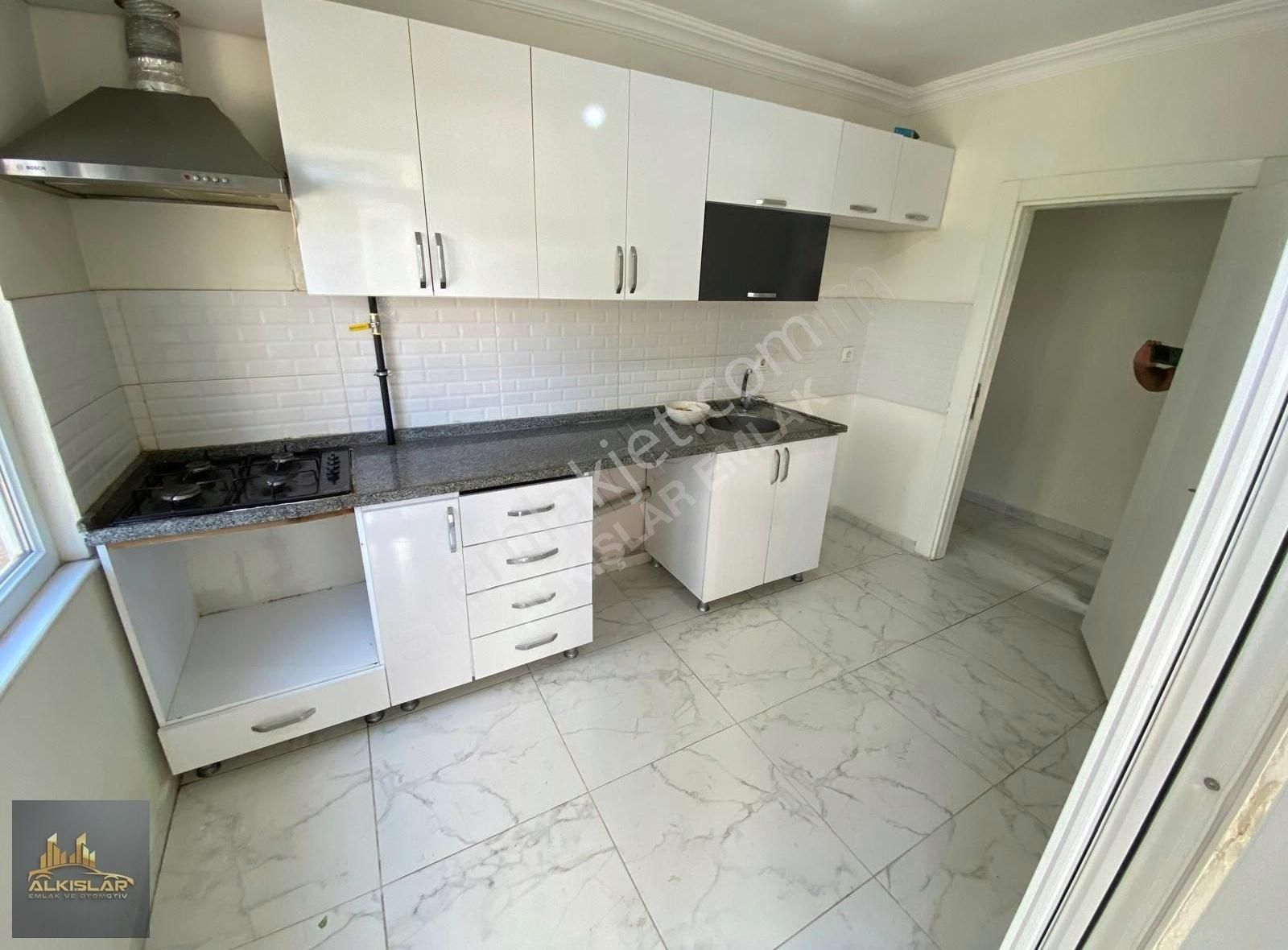 Hüsnü Karakaş Mh Site İçi 2+1 85 M2 Ayrı Mutfak Yüksek Giriş