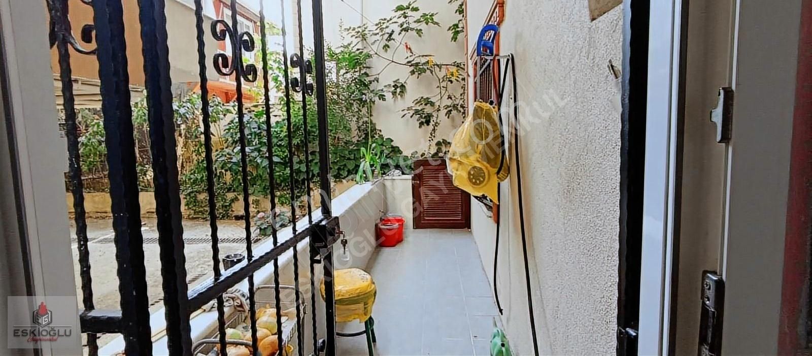 Bahçeköyde Cadde Üzerinde Satılık 2+1 Daire