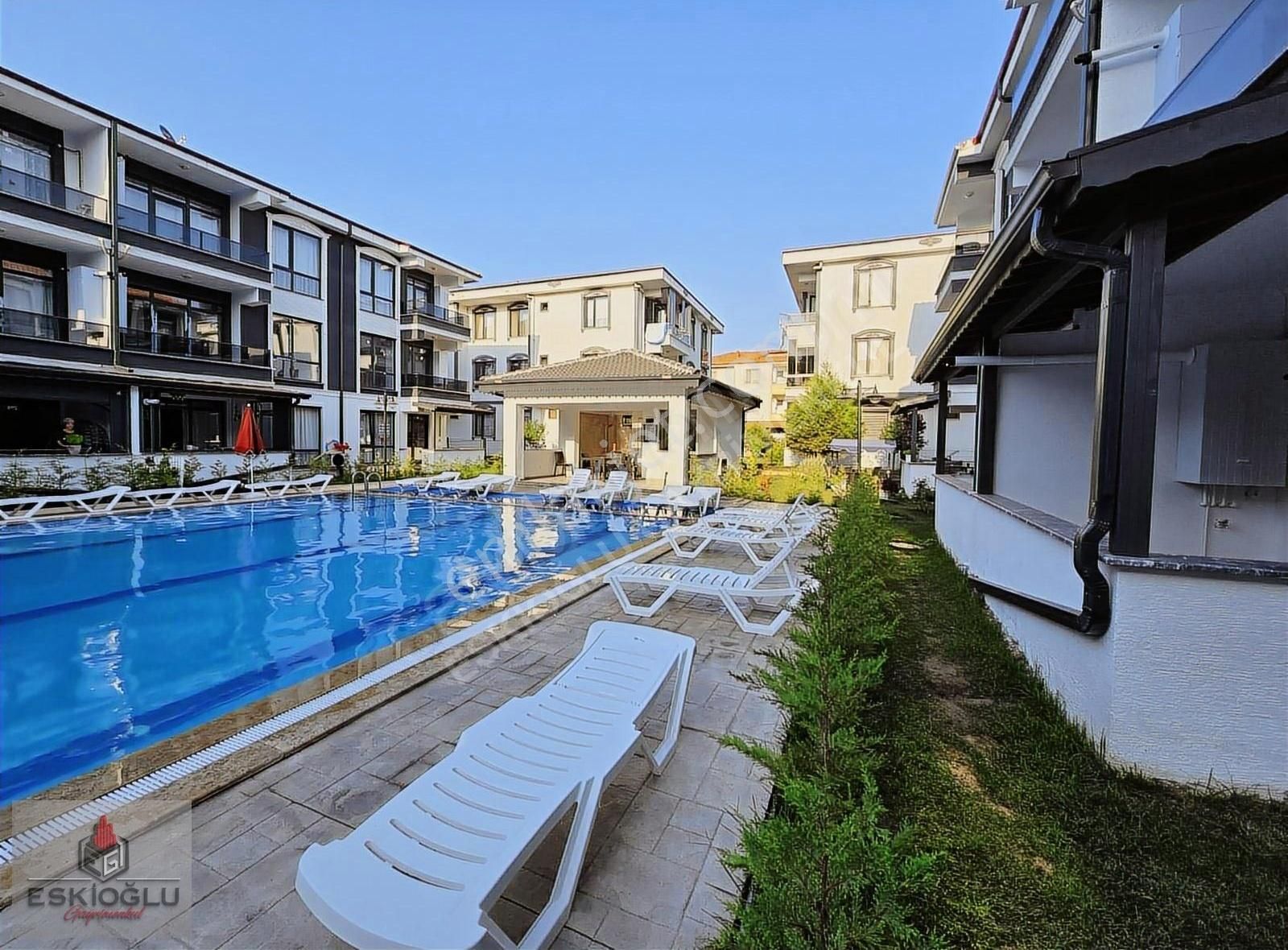 Karasu'da Havuzlu Sitede Bahçe Kullanımlı 2+1 Sıfır Daire
