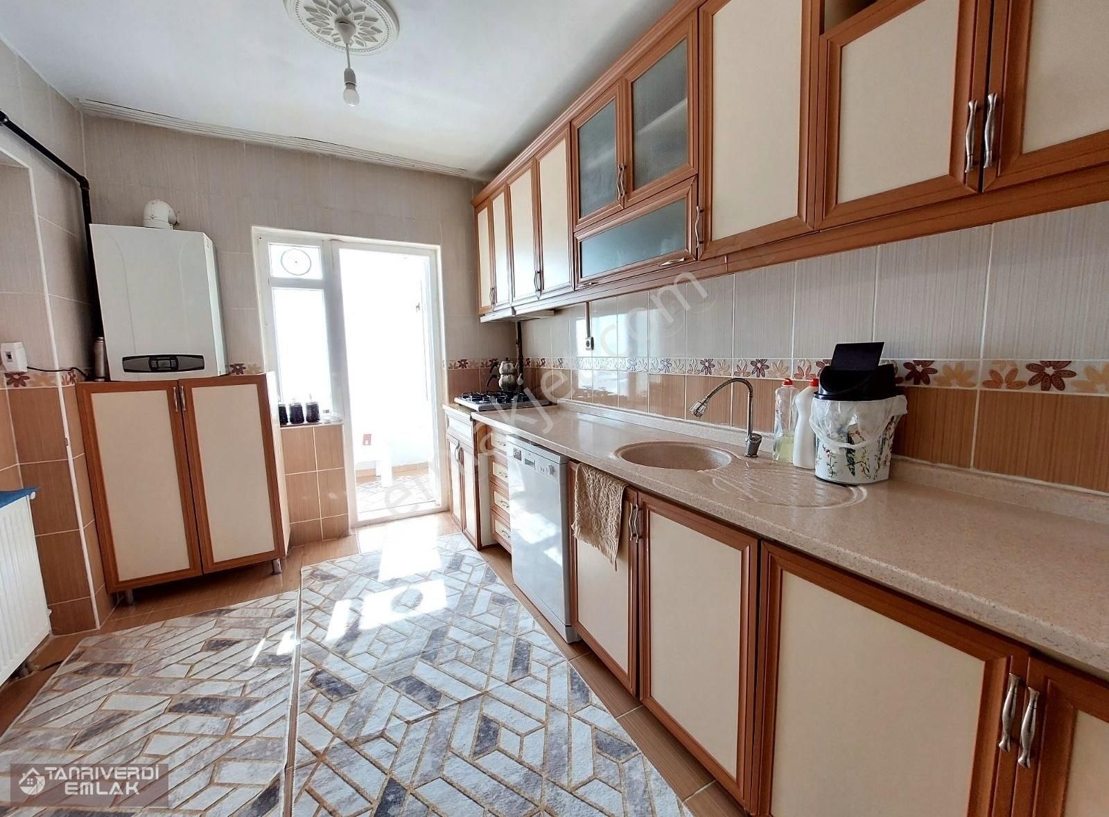 Tanrıverdi'den Satılık Atatürk Mah Arakat Kullanışlı 3+1 Daire