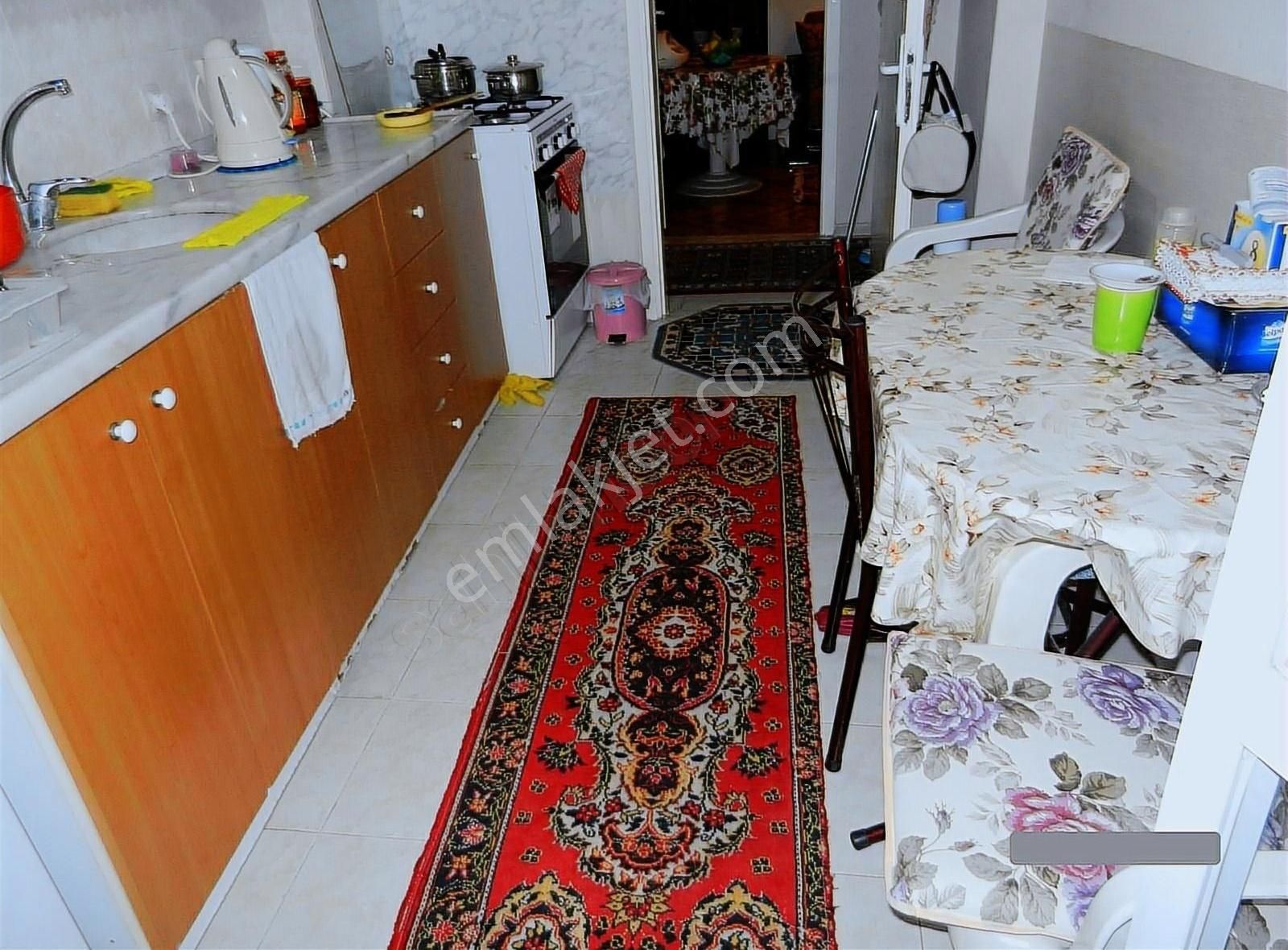 İlkyaz Emlak'tan Nergiz İzban Çarşı Yakını Kiralık 2+1 Daire