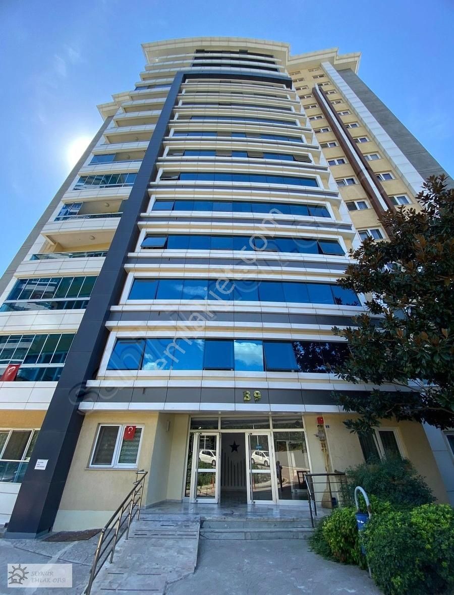İzmit Yıldız Konutlarında Kiralık 4+1 Daire 191m2 Güney Cephe..