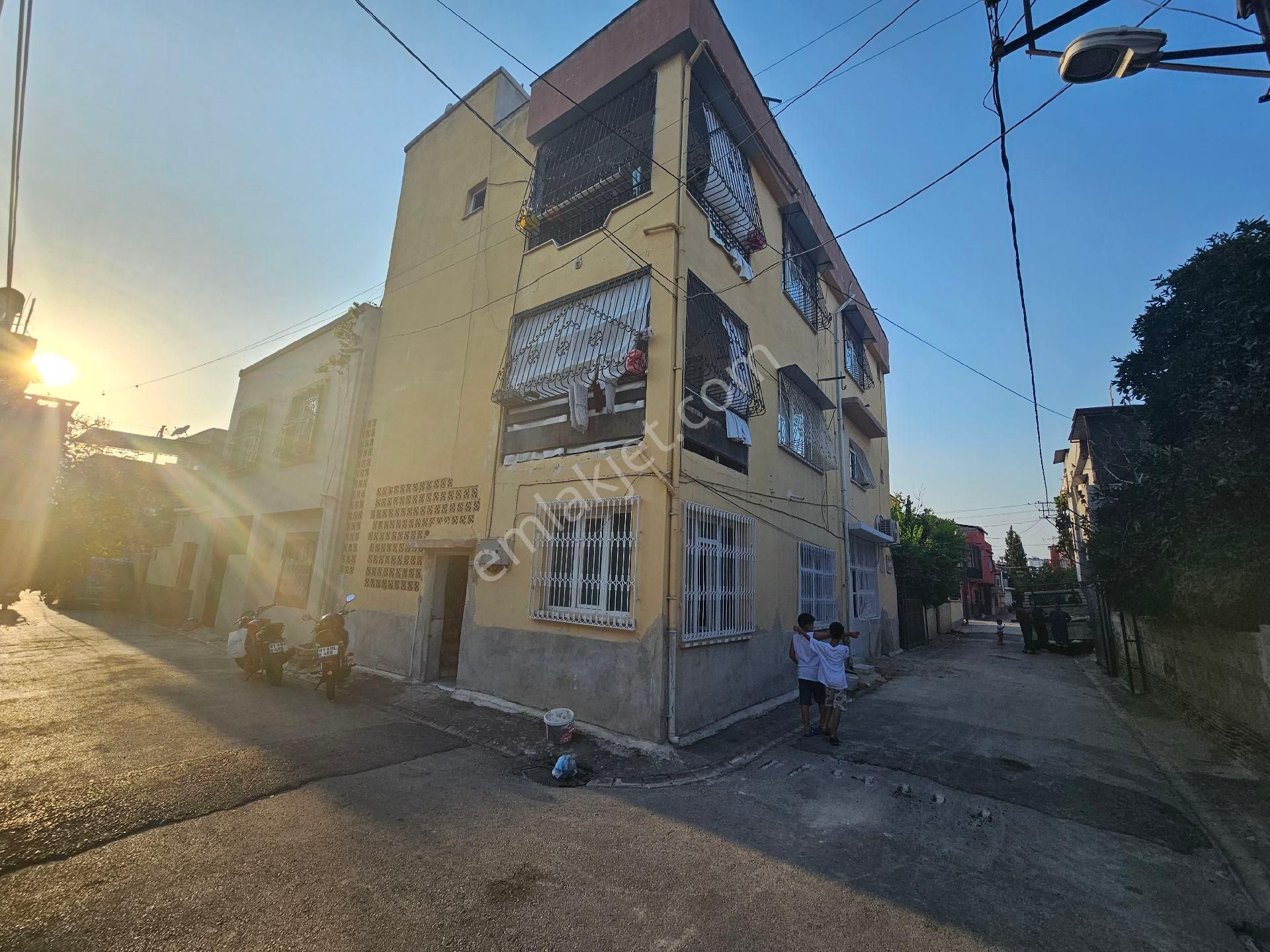 Seyhan Da Meydan Mh 100 Mt 3 Katlı Müstakil Ev Köşe Başı Full Yapılı - Görsel 2