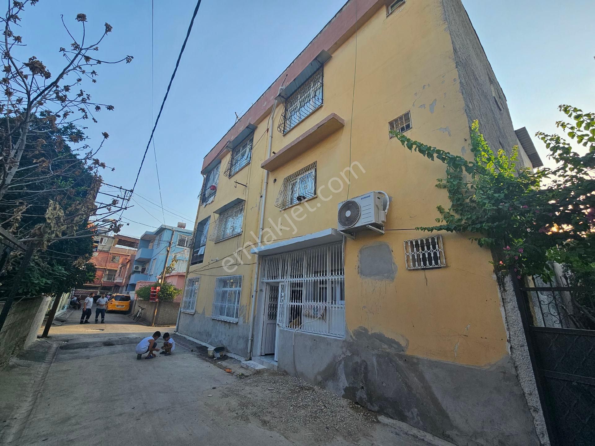 Seyhan Da Meydan Mh 100 Mt 3 Katlı Müstakil Ev Köşe Başı Full Yapılı