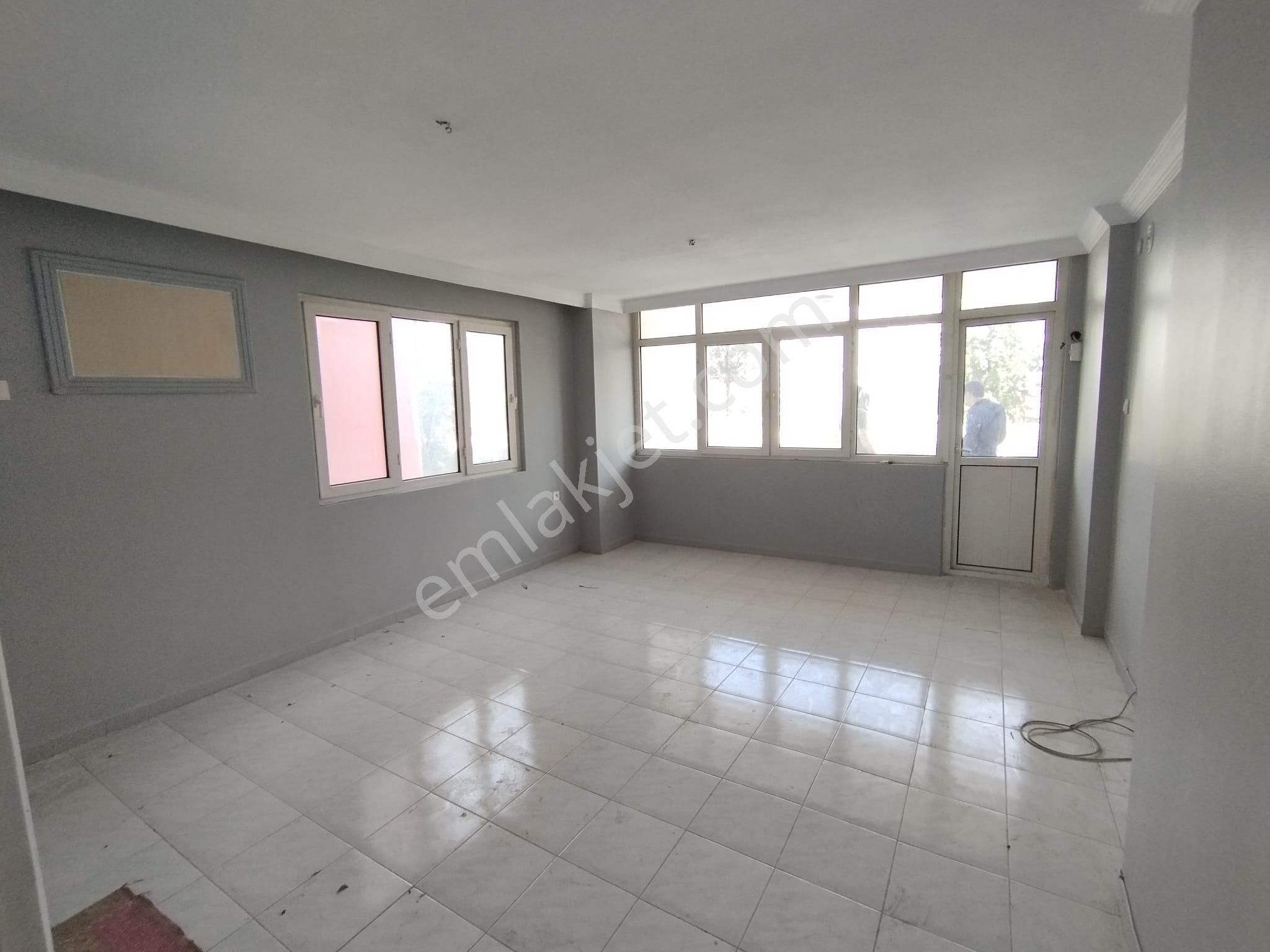 Yeni Valiliğe Yakın Merkezi Konumda Otoparklı Sitede 3+1 Kapalı Mutfaklı Kiralık Daire