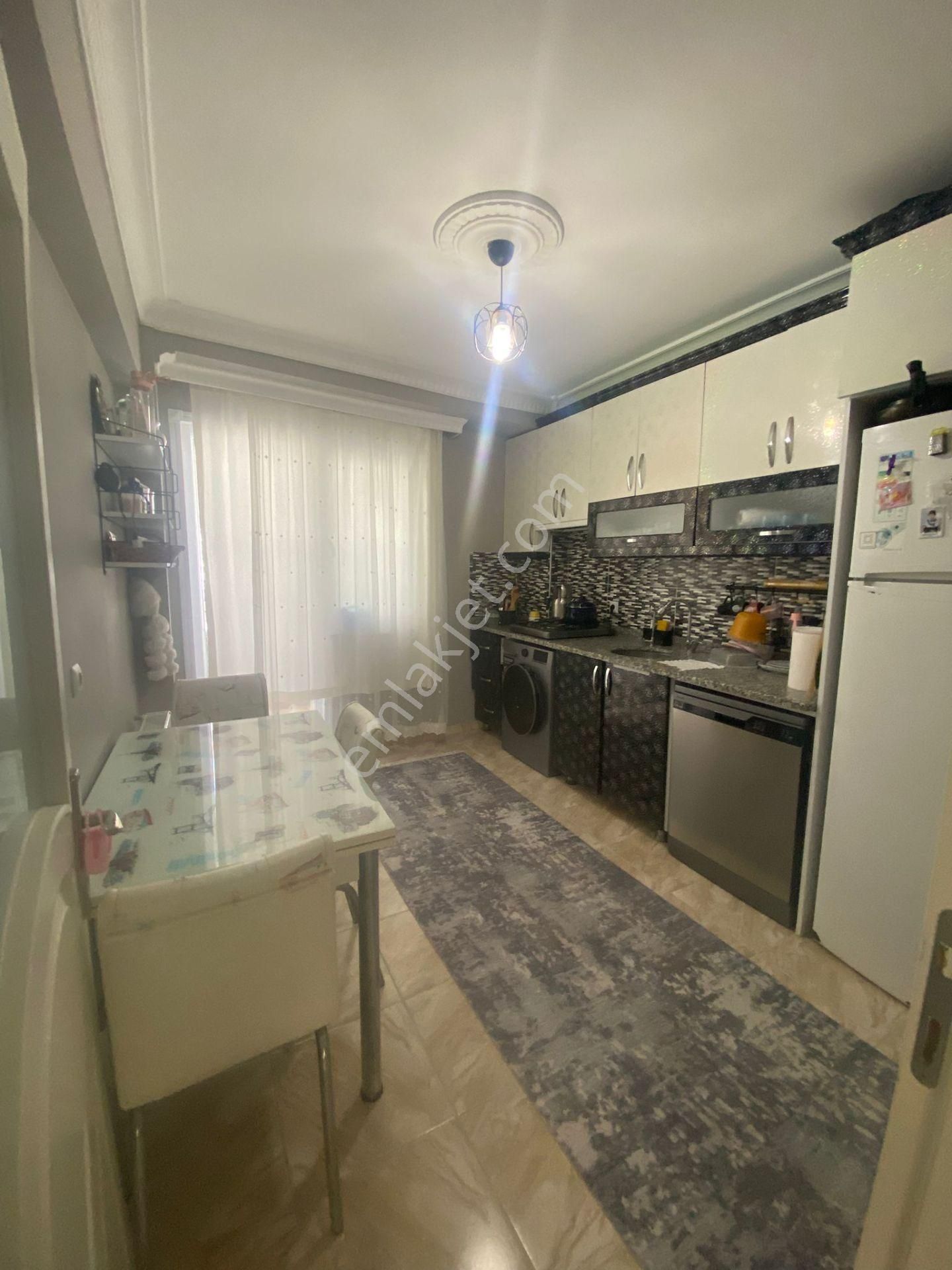 Esenyurt Kıraç Atatürk Mahallesi 2+1 100 M2 3.kat Acil Kiralık Daire Balkonlu Parka Yürüme Mesafesi