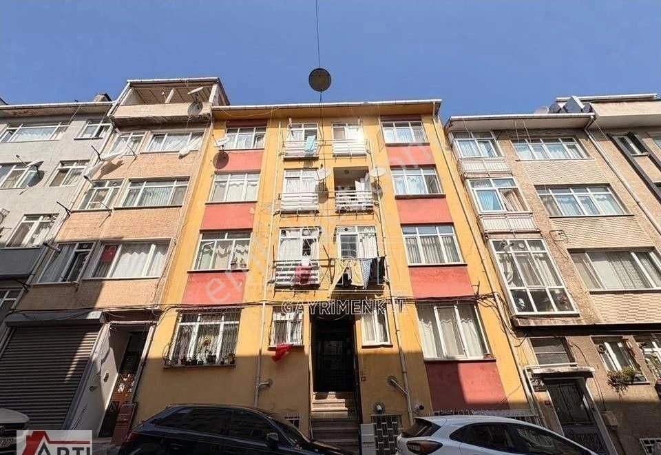 Üsküdar Salacakta Çift Cepheli Balkonlu Satılık 2+1 Daire