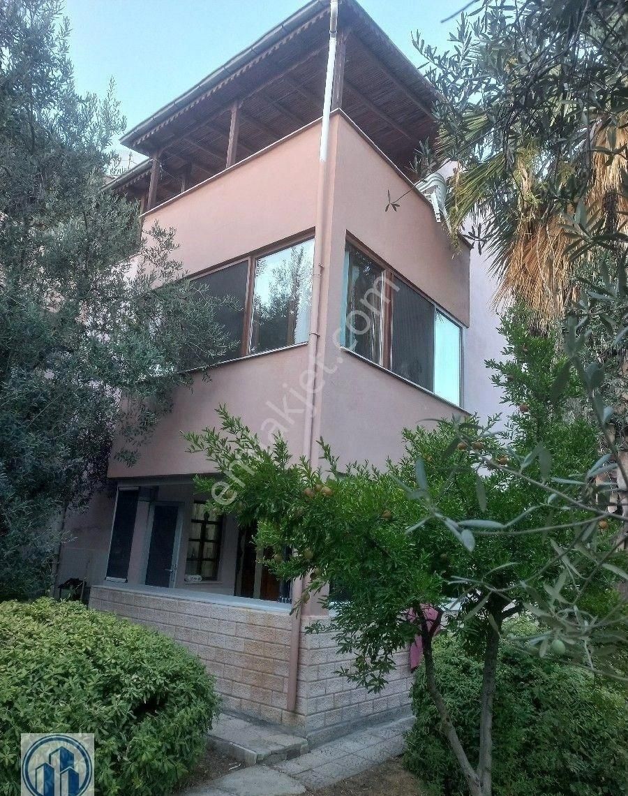 Küçükkuyu Mıhlı'da Muhteşem Doğa İçerisinde Site İçi Triplex Villa