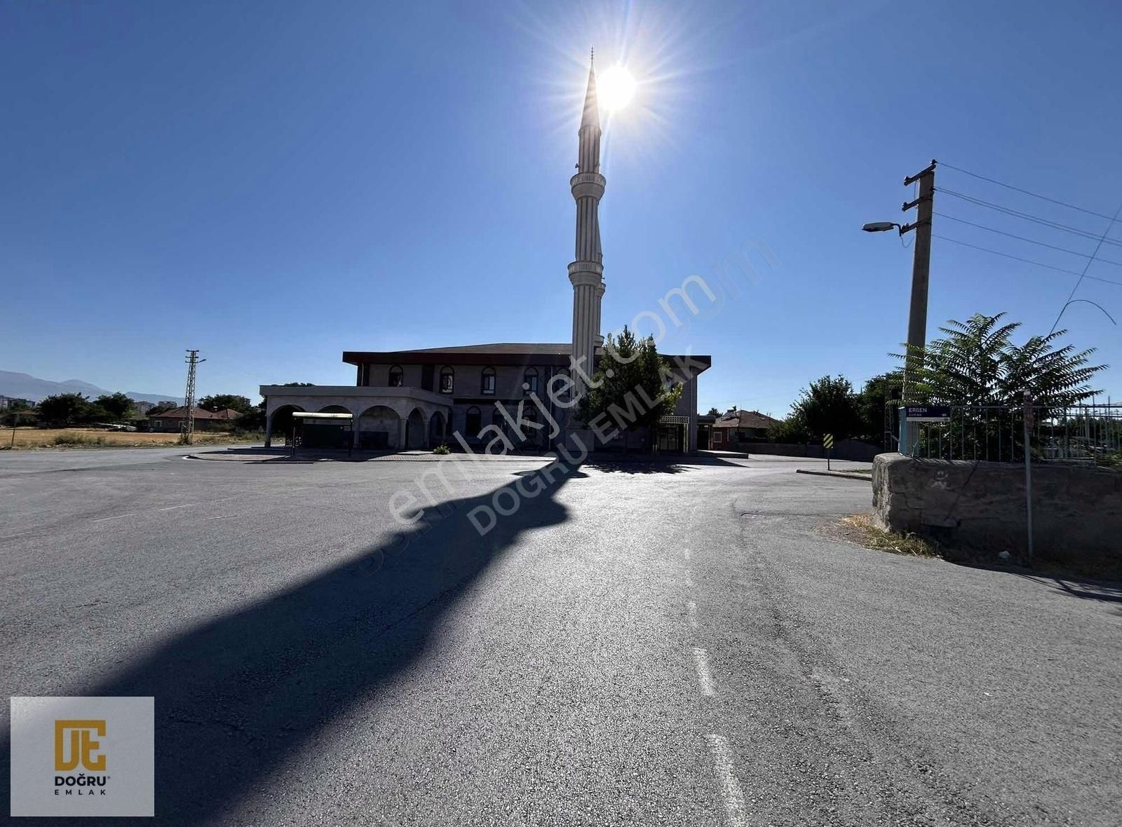 Yeşil Mahalle'de Satılık Müstakil Ev Ve Arsası Daire Getirili ! - Görsel 14