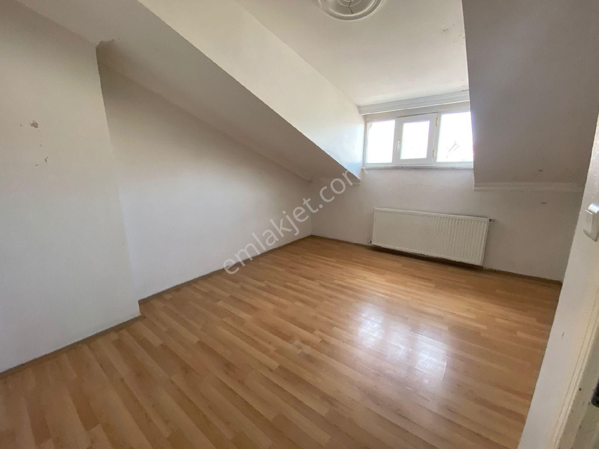 İsmetpaşa Mah De 2+1 105m Çatı Katı Daire
