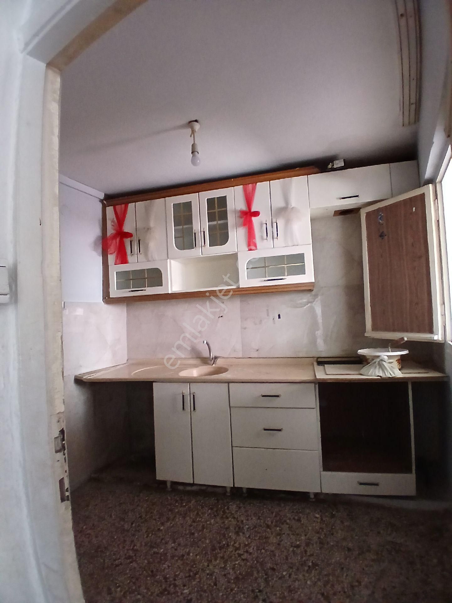 Karabağlar Sariyer Mah 1+1 Bekara Ve Çekırdek Aile Ye Uygun