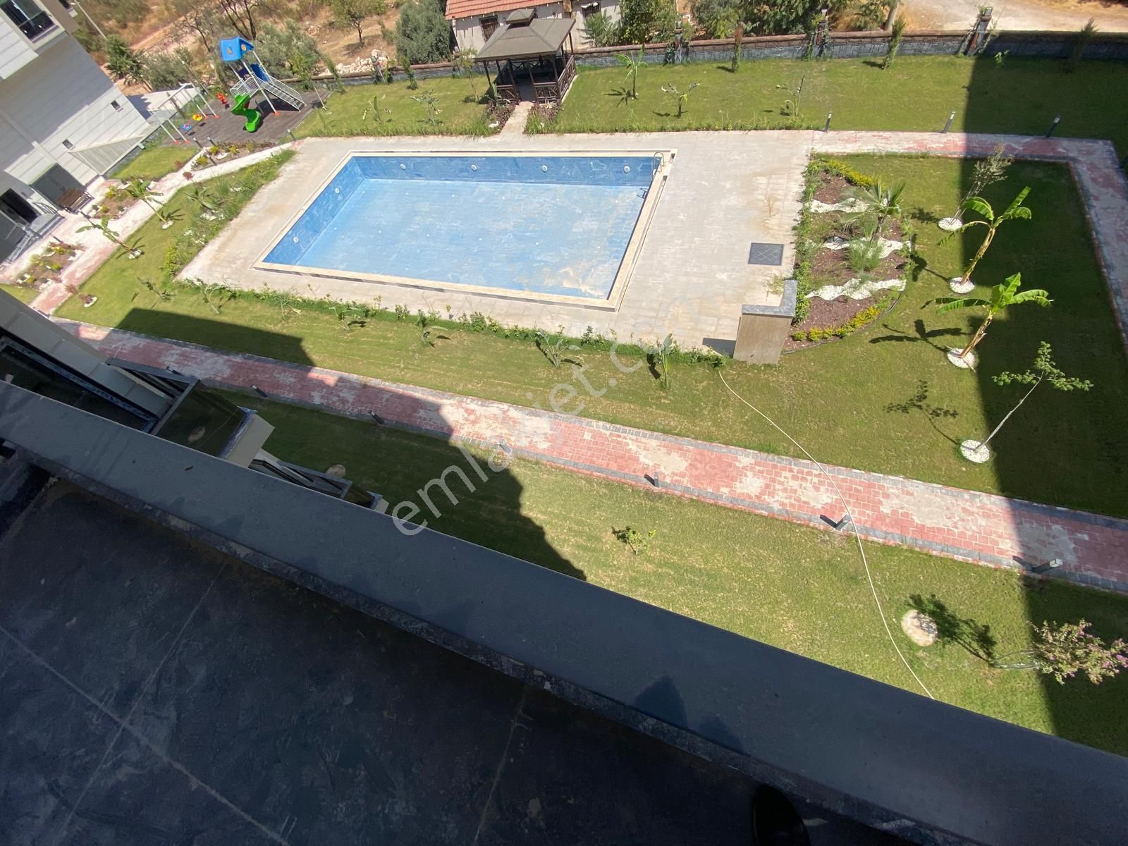 Antalya Kepez Fevzi Çakmakta Havuzlu Sitede 2+1 Satılık Daire