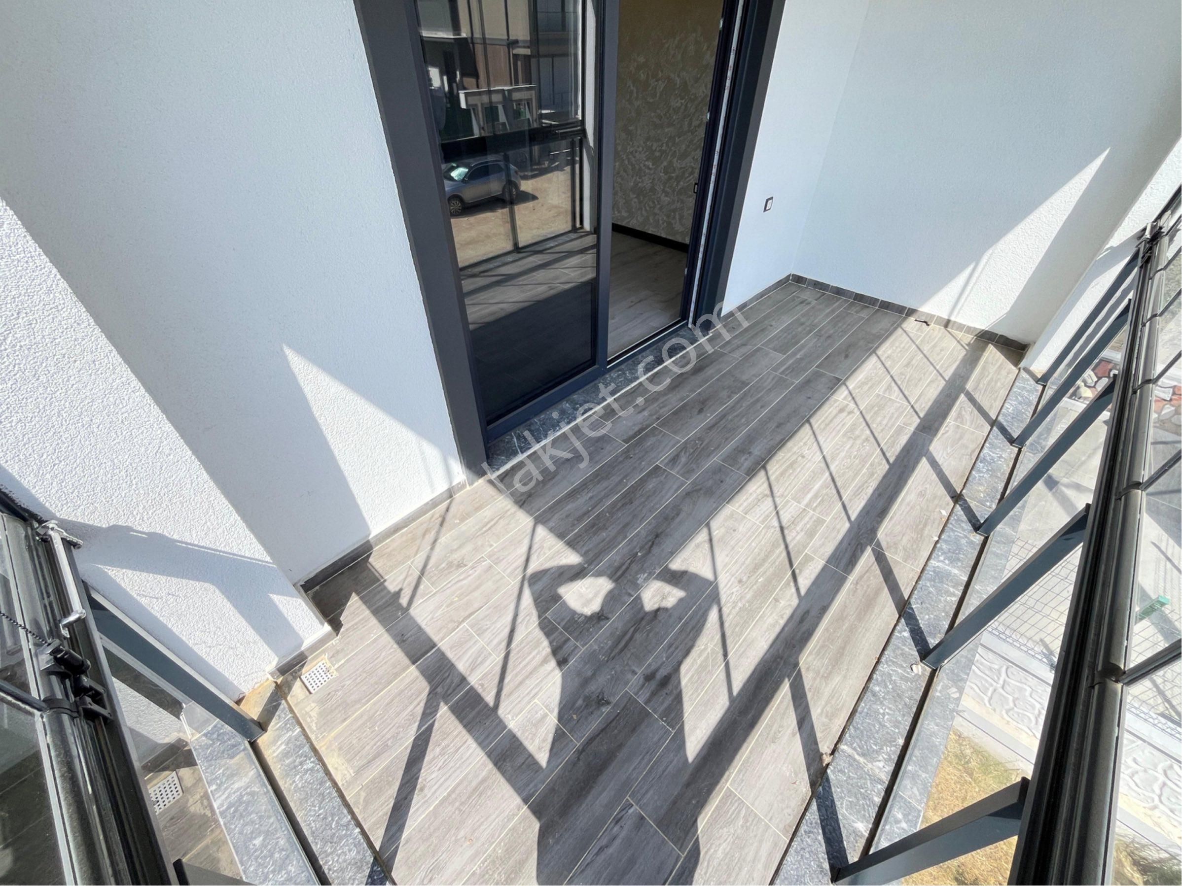 Arya'dan Zeytinli'de Ayrı Mutfaklı Geniş Bahçeli 3+1 Villa - Görsel 23