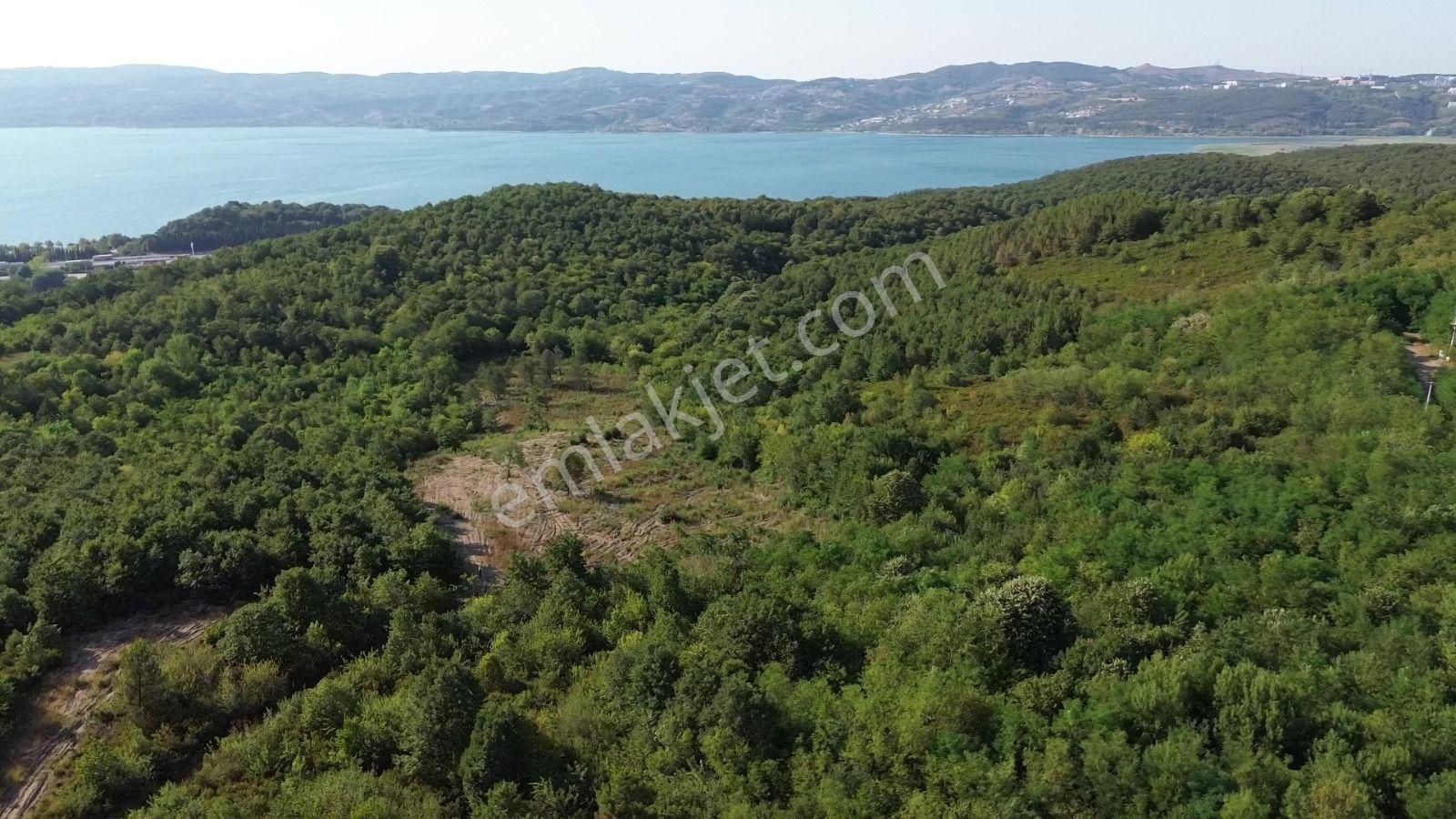 Sapanca Bungalowlar Bölgesinde İmara 130 Metre Göl Manzaralı