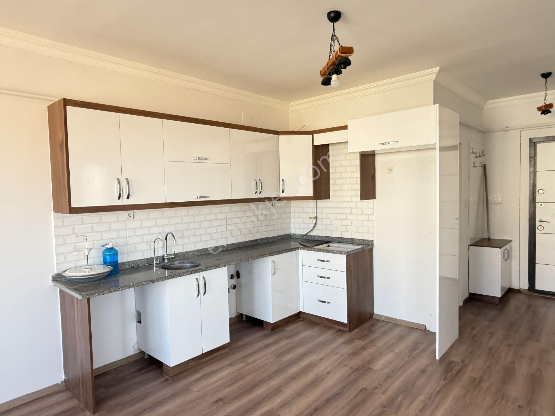Kiralık Abdülhamit Han'da Bakımlı 2+1 Daire Toprak Emlak'tan