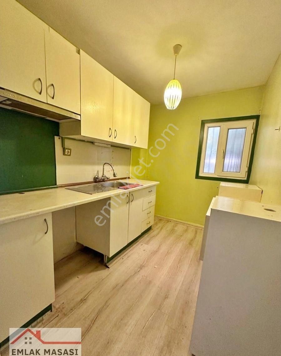 Koşuyolu'nda 24 Saat Güvenlikli Sitede 3+1 Daire Emlak Masası
