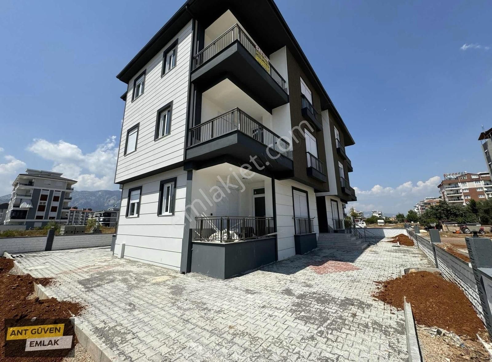 Atatürk Cd Yakın Yüksek Kredi İmkanı 2+1 110 M2