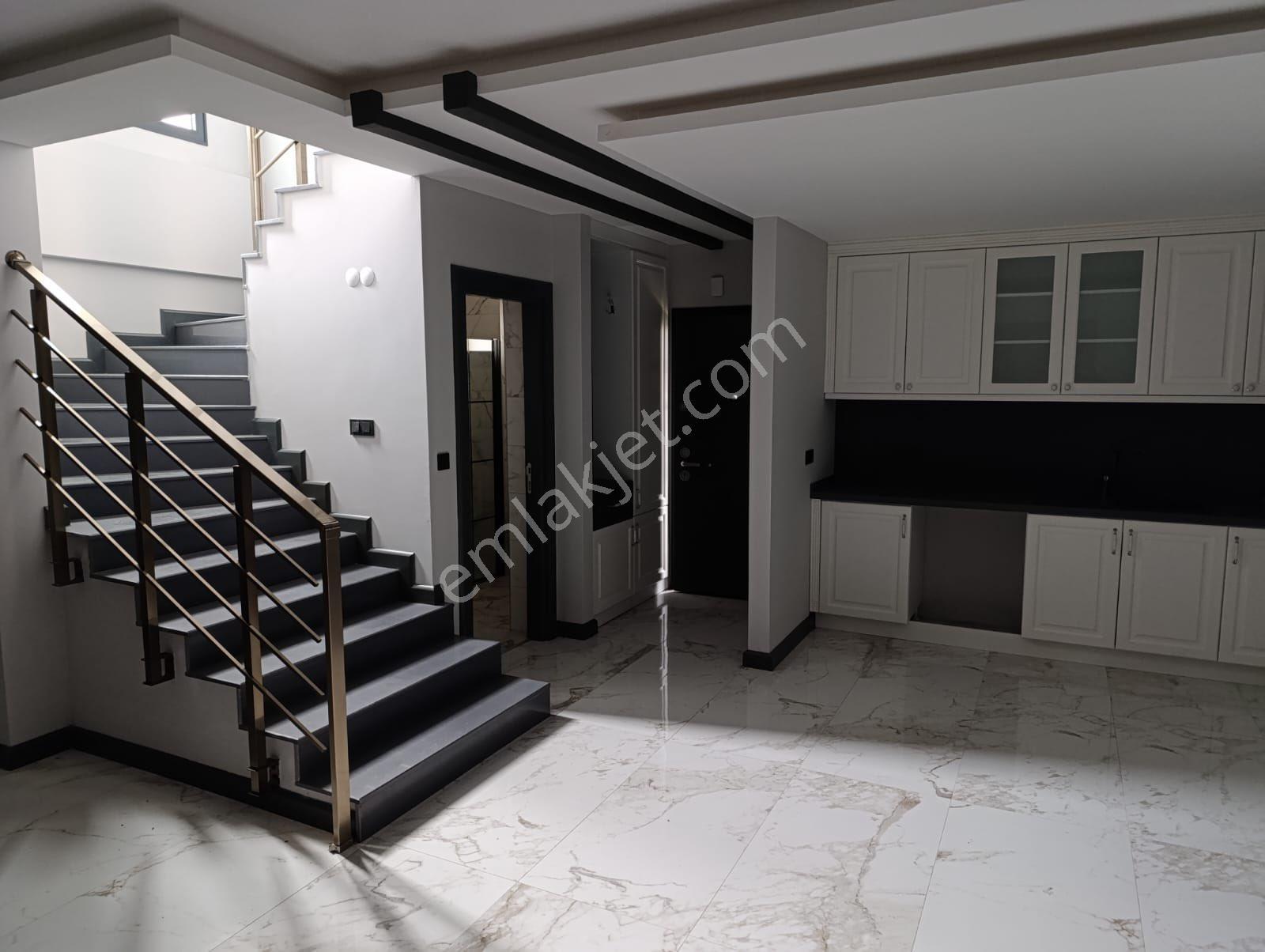 Kuşadası Davutlar'da Müstakil 3+1 Bahçeli Havuzlu Sitede Satılık Villa - Görsel 3